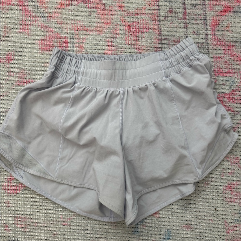 Lululemon 2.5 Inch/Low rise Hotty Hot Shorts